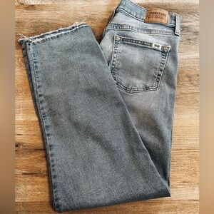 Signature Levi’s Denim Blue Womans Straight Jeans